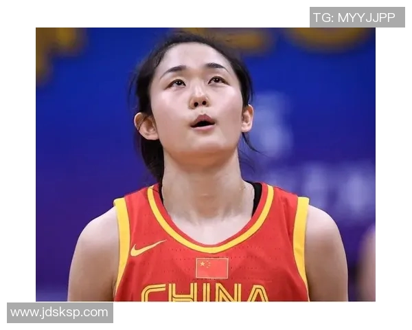 当篮球场上闪耀的女明星她们的魅力与实力并存的完美结合 当篮球场上闪耀的女明星她们的魅力与实力并存的完美结合